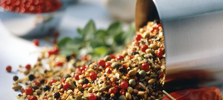 Banner_Spice mix made of whole coriander, peppers and other spices